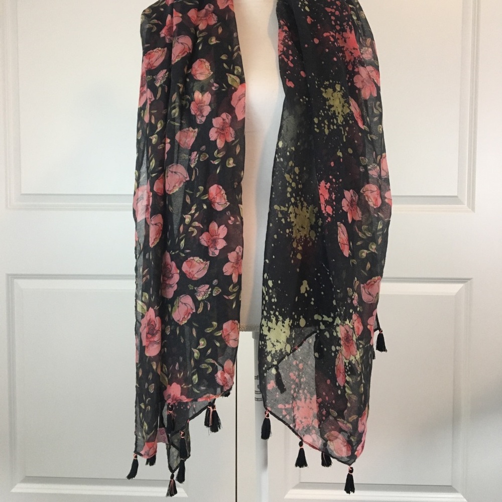 Scarf // Wrap - Picture 2 of 2